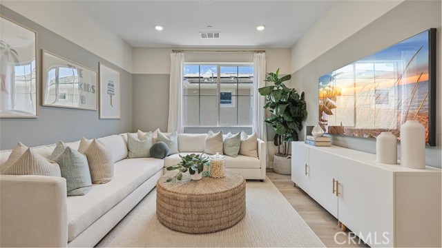 Detail Gallery Image 16 of 24 For 27448 Shining Willow Ln, Valencia,  CA 91381 - 3 Beds | 2/1 Baths