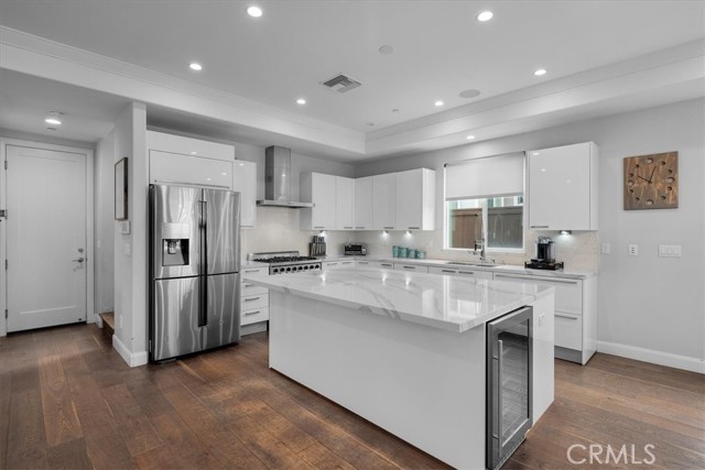 2214 Warfield Avenue, Redondo Beach, California 90278, 4 Bedrooms Bedrooms, ,3 BathroomsBathrooms,Residential,Sold,Warfield,SB24110583