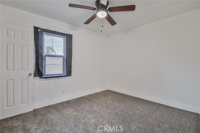 9218 Hooper Avenue, Los Angeles CA: https://media.crmls.org/medias/7c6f6a0c-e8e2-4894-9946-2573344e9c12.jpg