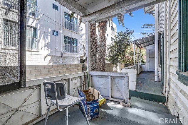 1470 W Adams Boulevard, Los Angeles CA: https://media.crmls.org/medias/7c6f9cf8-58b6-49d7-a15c-f2f4518132e7.jpg