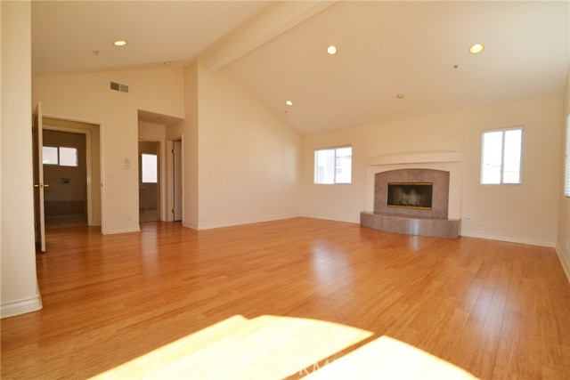 Detail Gallery Image 11 of 23 For 2203 Harriman Ln #B,  Redondo Beach,  CA 90278 - 4 Beds | 2/1 Baths