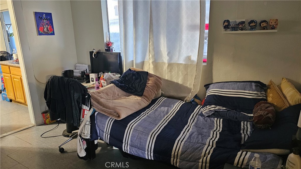 https://media.crmls.org/medias/7c721240-cf92-46db-8025-452838499005.jpg?preset=X-Large