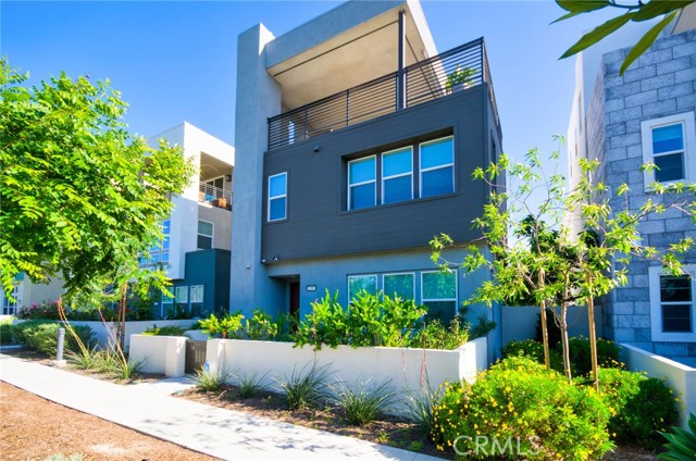259 Chorus, Irvine CA: https://media.crmls.org/medias/7c722483-2b37-4335-b8e8-cece7b73817c.jpg
