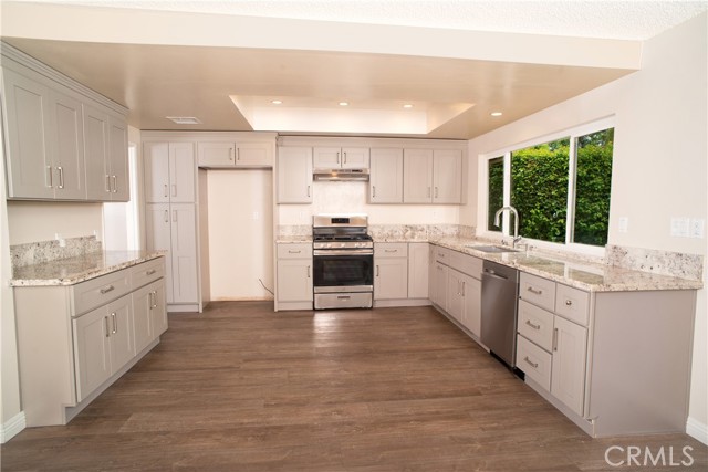 Detail Gallery Image 3 of 13 For 8556 Kelvin Ave, Winnetka,  CA 91306 - 3 Beds | 2 Baths