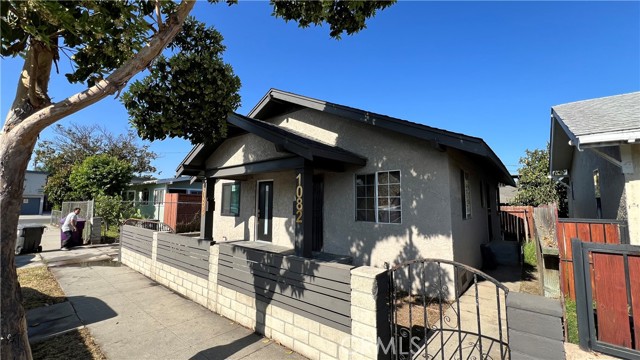Detail Gallery Image 4 of 9 For 1082 Lewis Ave, Long Beach,  CA 90813 - – Beds | – Baths