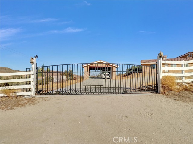 Detail Gallery Image 11 of 75 For 5040 Brisbane Ave, Yucca Valley,  CA 92284 - 3 Beds | 2 Baths