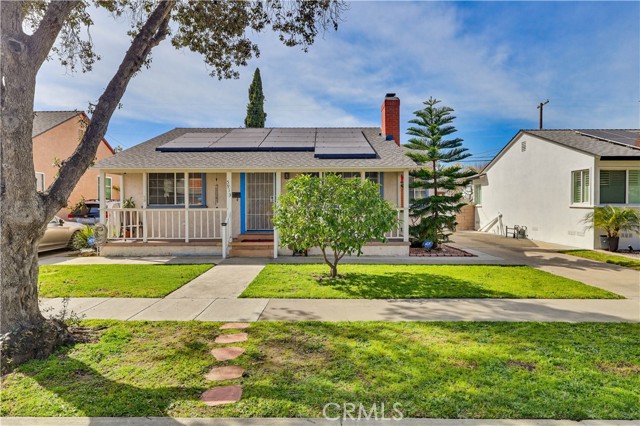 Detail Gallery Image 2 of 42 For 5913 Castana, Lakewood,  CA 90712 - 3 Beds | 2 Baths