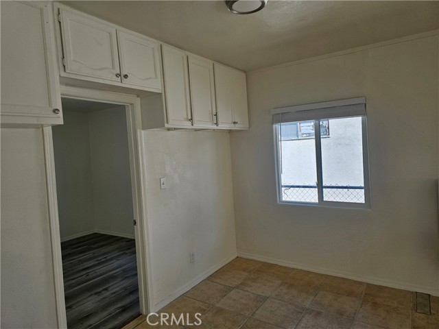 Detail Gallery Image 8 of 14 For 2453 Hayes Ave, Long Beach,  CA 90810 - 3 Beds | 2 Baths