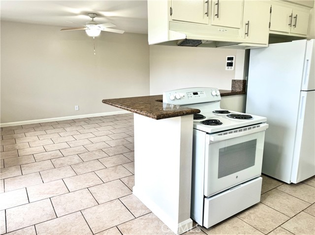 912 Gladys Avenue, Long Beach CA: https://media.crmls.org/medias/7c75e726-575e-45c4-bf9a-38d6213d61bf.jpg