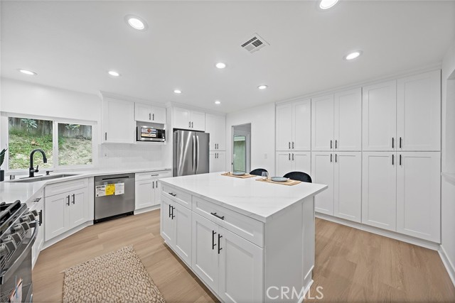 Detail Gallery Image 7 of 26 For 20111 Evening Breeze Dr, Walnut,  CA 91789 - 4 Beds | 3 Baths