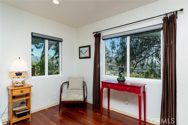 Detail Gallery Image 22 of 58 For 1404 Corona Dr, Glendale,  CA 91205 - 4 Beds | 2/1 Baths