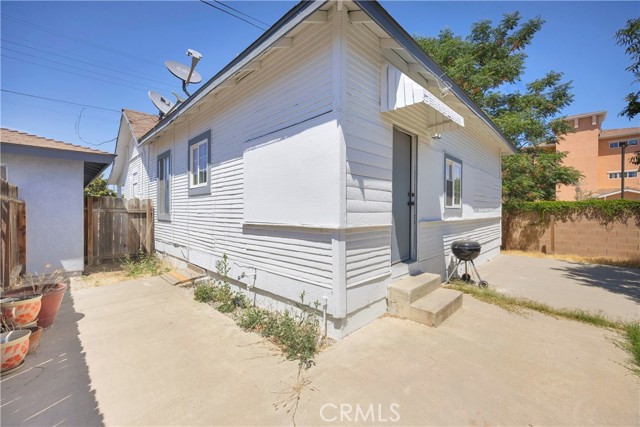 135 S Alfred Street, Coalinga CA: https://media.crmls.org/medias/7c77b069-268b-4579-9cdc-2106094ee3c9.jpg