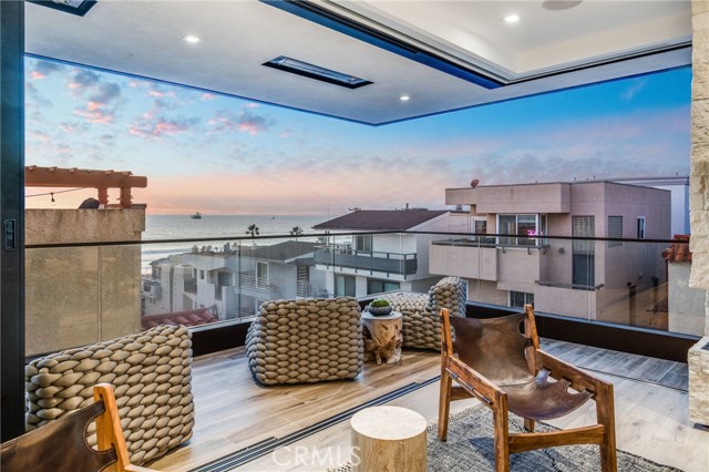 200 40th Street, Manhattan Beach, California 90266, 4 Bedrooms Bedrooms, ,4 BathroomsBathrooms,Residential,Sold,40th,SB22010624