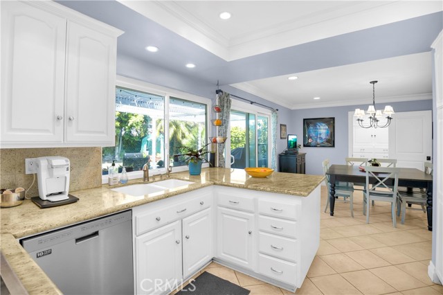 Detail Gallery Image 19 of 73 For 10201 Beverly Dr, Huntington Beach,  CA 92646 - 5 Beds | 2/1 Baths