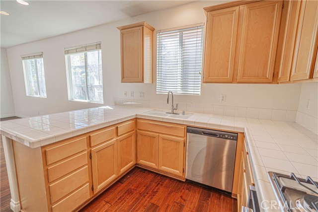 Detail Gallery Image 3 of 32 For 24743 Montevista, Valencia,  CA 91354 - 3 Beds | 3 Baths