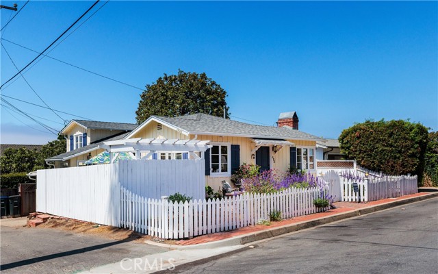 425 Monterey Drive, Laguna Beach CA: https://media.crmls.org/medias/7c78c29c-4c52-416b-ad61-f17b192d3583.jpg