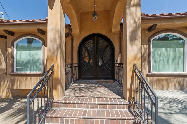 Detail Gallery Image 4 of 41 For 9369 Hillrose, Sunland,  CA 91040 - 4 Beds | 4 Baths