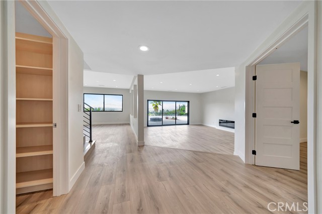Detail Gallery Image 6 of 31 For 4648 Monarca Dr, Tarzana,  CA 91356 - 4 Beds | 4 Baths