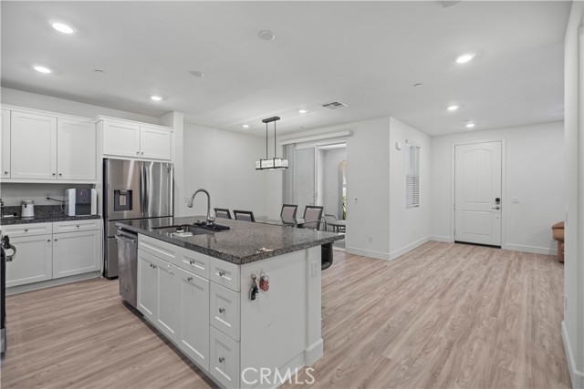 7118 Vernazza, Eastvale CA: https://media.crmls.org/medias/7c7989c9-ad3f-45f3-91d2-fb50b6760084.jpg