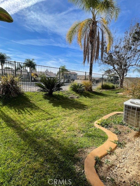 Detail Gallery Image 4 of 28 For 34593 Princeton Dr, Yucaipa,  CA 92399 - 3 Beds | 2 Baths