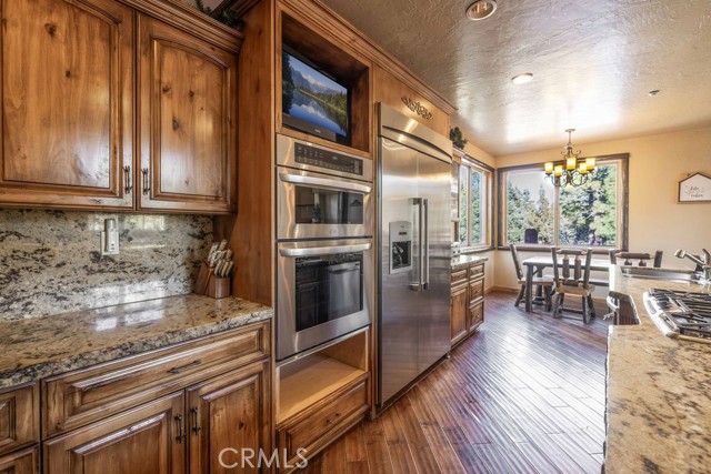 Detail Gallery Image 12 of 51 For 1086 Heritage, Big Bear City,  CA 92314 - 4 Beds | 4/2 Baths