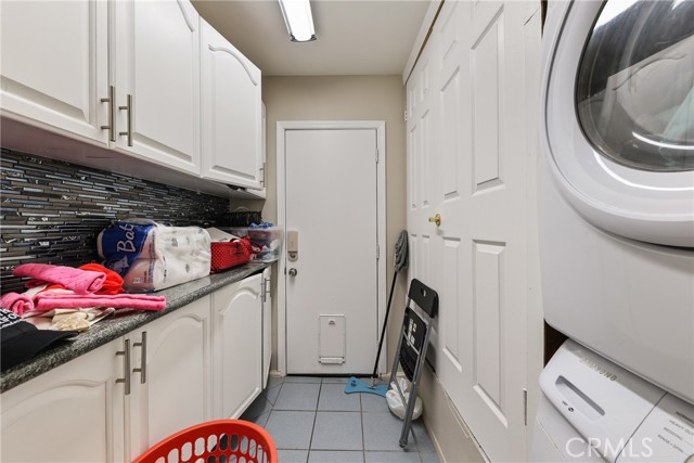 8963 Bold Ruler Lane, Jurupa Valley CA: https://media.crmls.org/medias/7c7b0aae-b6f8-49a8-bdce-53a0b31c595e.jpg