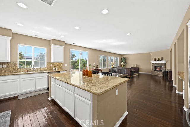 7871 Slate Creek Road, Eastvale CA: https://media.crmls.org/medias/7c7becf1-c291-4250-8a9a-65ebd852614d.jpg