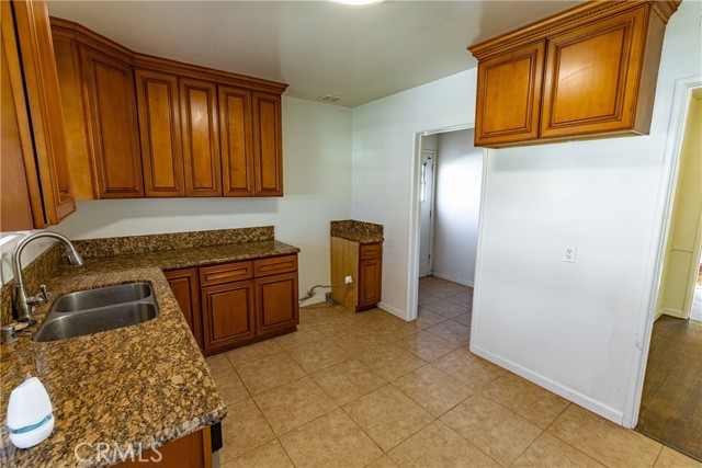 Detail Gallery Image 4 of 24 For 10428 Hopland St, Bellflower,  CA 90706 - 3 Beds | 1/1 Baths