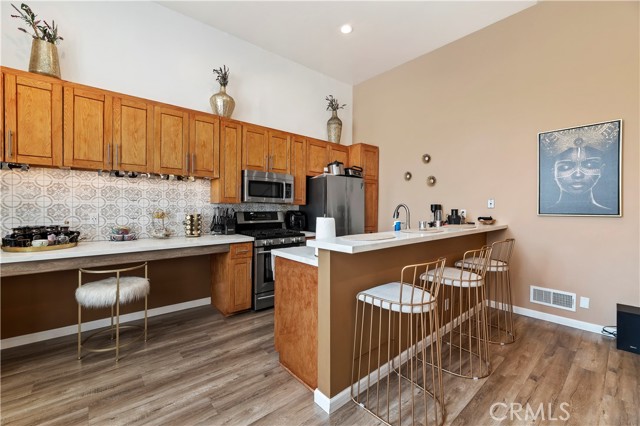 Detail Gallery Image 12 of 31 For 4652 Don Lorenzo #B,  Los Angeles,  CA 90008 - 3 Beds | 3 Baths