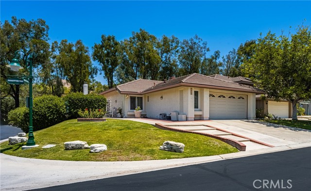 8009 E Eucalyptus Trail, Orange CA: https://media.crmls.org/medias/7c7cd649-6fb5-47ce-a6c5-2a66846d2c78.jpg