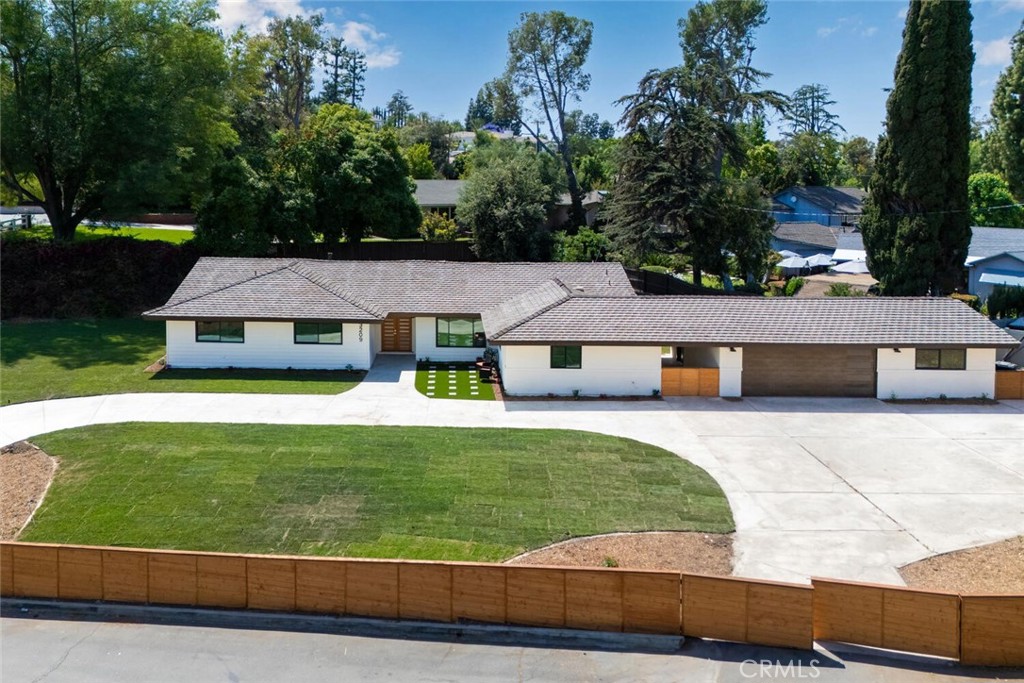 3209 Lakeknoll Drive
