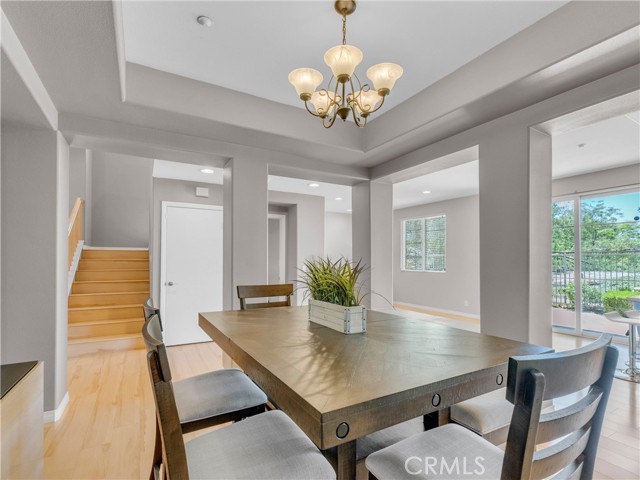 5637 Como Circle, Woodland Hills CA: https://media.crmls.org/medias/7c7d80b9-3596-4d28-b7f3-52be87ad18cf.jpg