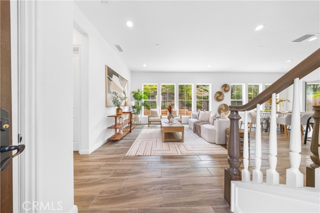 Detail Gallery Image 4 of 49 For 20611 W Chestnut Cir, Porter Ranch,  CA 91326 - 4 Beds | 3 Baths