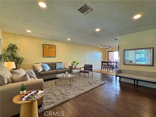 Detail Gallery Image 6 of 50 For 4177 Manhattan Beach Blvd., Lawndale,  CA 90260 - 3 Beds | 3 Baths