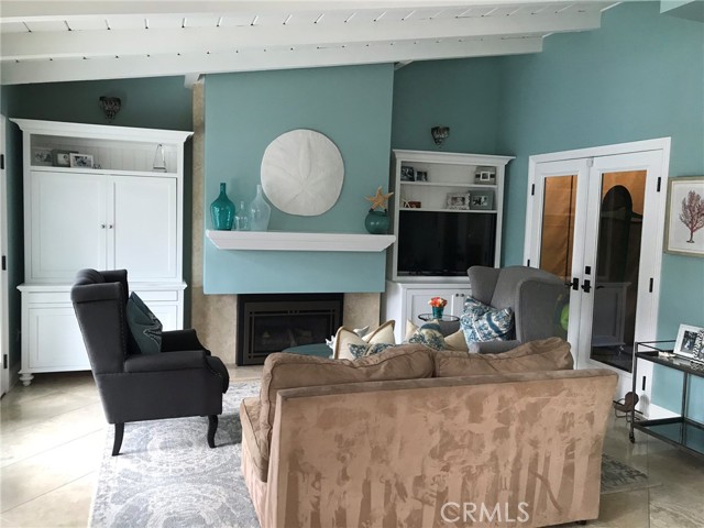 Detail Gallery Image 3 of 29 For 75 Claremont, Long Beach,  CA 90803 - 4 Beds | 4 Baths