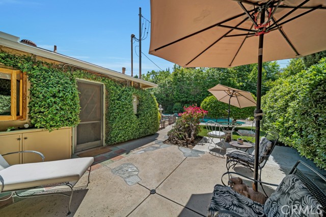 Detail Gallery Image 9 of 25 For 20924 Avenue San Luis, Woodland Hills,  CA 91364 - 2 Beds | 2 Baths