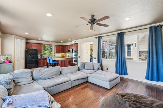 Detail Gallery Image 7 of 55 For 31923 Pepper Tree St, Winchester,  CA 92596 - 5 Beds | 3/1 Baths