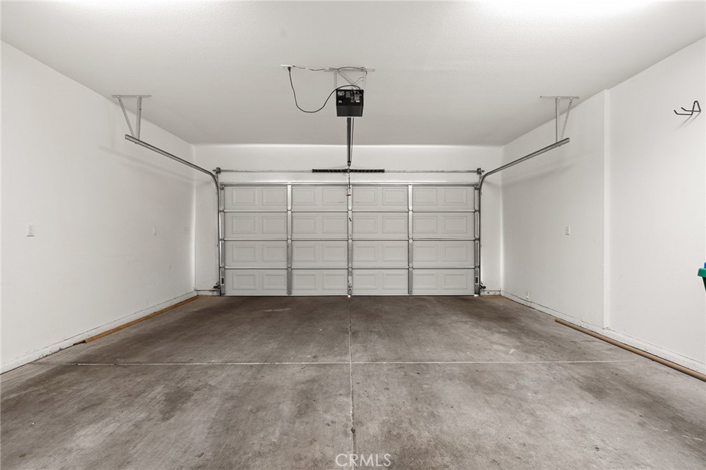 https://media.crmls.org/medias/7c7fd8a7-f192-48fb-afa0-38fc0f7514f4.jpg?preset=X-Large