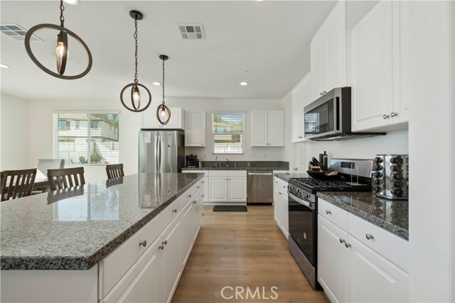 Detail Gallery Image 8 of 40 For 36300 Firelight Cir, Wildomar,  CA 92595 - 4 Beds | 3 Baths