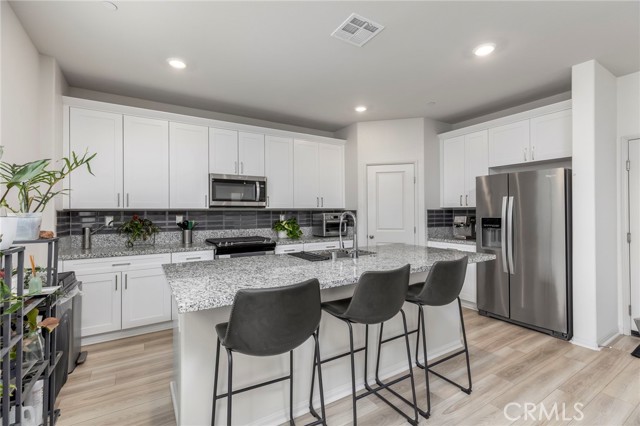 Detail Gallery Image 8 of 32 For 31859 Woodbank Way, Winchester,  CA 92596 - 5 Beds | 3 Baths