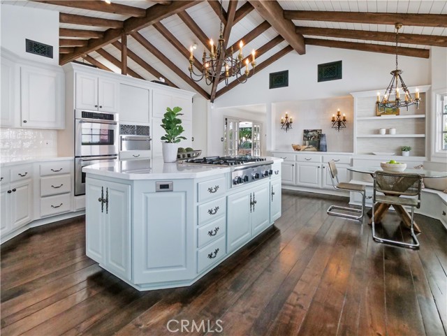 large gourmet kitchen with breakfast nook