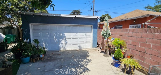 115 E 69th Street, Long Beach CA: https://media.crmls.org/medias/7c80ad87-9084-4a0b-8d47-f0f0be79b3af.jpg