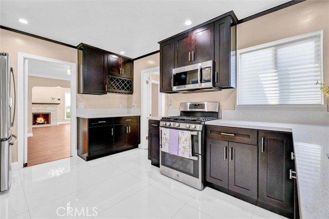 Detail Gallery Image 16 of 54 For 423 S Poinsettia Ave, Compton,  CA 90221 - 4 Beds | 3 Baths