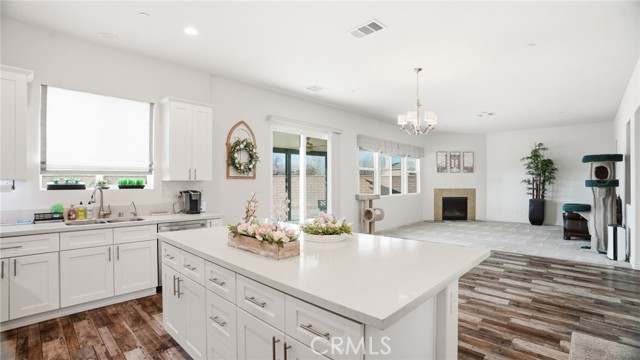 Detail Gallery Image 15 of 75 For 4727 W Vahan Ct, Lancaster,  CA 93536 - 5 Beds | 4 Baths