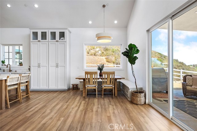 38566 Vista Del Bosque, Murrieta CA: https://media.crmls.org/medias/7c81781d-fd77-4c85-a960-0c92ce5a96bf.jpg