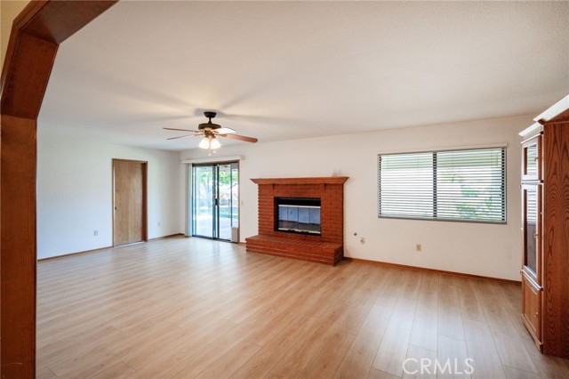4050 Bordeaux Lane, Hemet CA: https://media.crmls.org/medias/7c81e37b-cce8-48c8-9fb7-1cc2f8919414.jpg