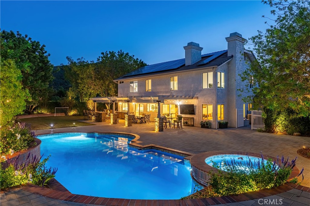 https://media.crmls.org/medias/7c820bf9-917d-45a6-a588-a9a347593fd7.jpg?preset=X-Large