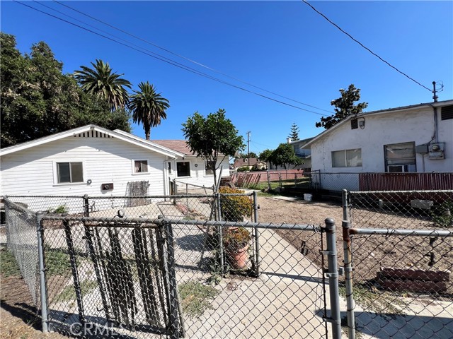 3855 Maine Avenue, Baldwin Park CA: https://media.crmls.org/medias/7c82e033-93ff-4e45-8766-ad687cdb783d.jpg