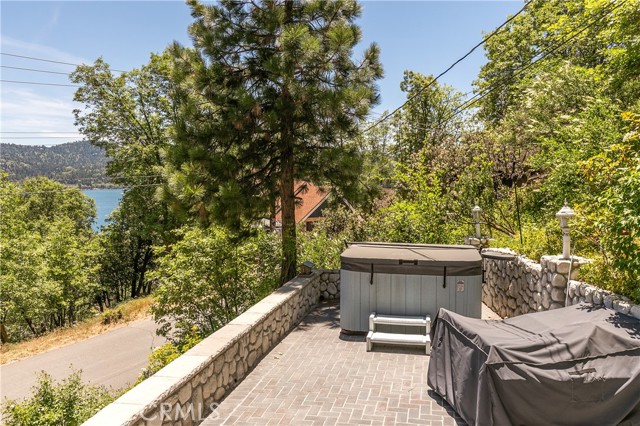 Detail Gallery Image 6 of 44 For 27888 West Shore Rd, Lake Arrowhead,  CA 92352 - 3 Beds | 2 Baths