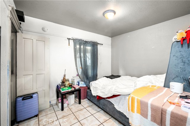 Detail Gallery Image 17 of 31 For 949 Hollins St, Los Angeles,  CA 90023 - 3 Beds | 1 Baths